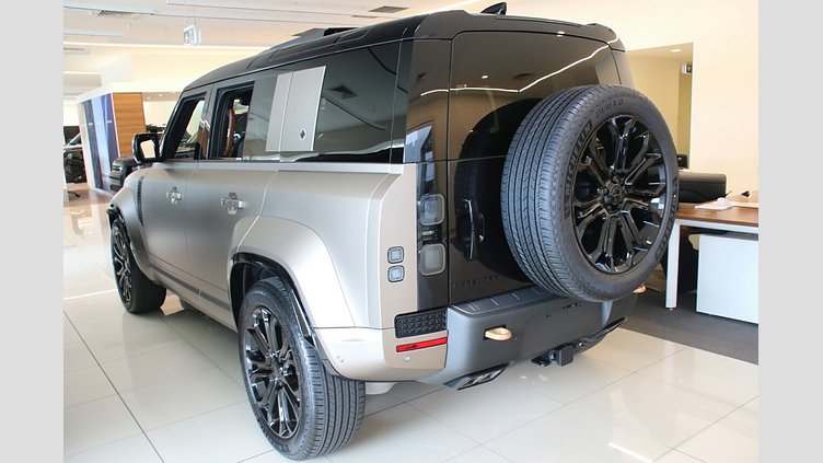 2025 New Land Rover Defender 110 Petra Copper P635 Petrol V8 Mild Hybrid OCTA OCTA