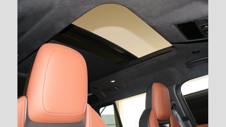 2025 New Land Rover Defender 110 Petra Copper P635 Petrol V8 Mild Hybrid OCTA OCTA