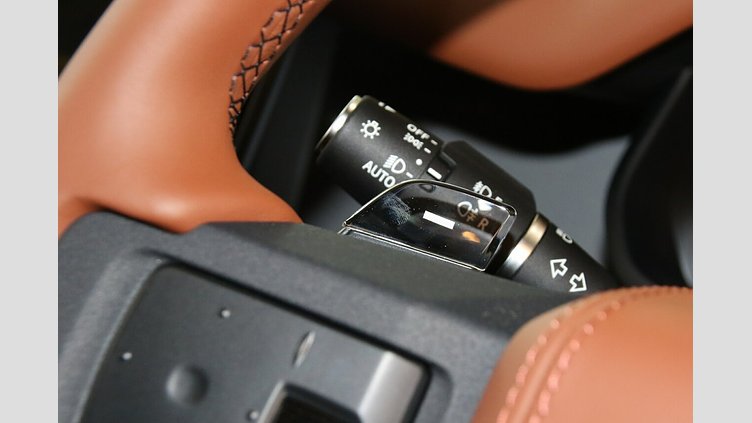 2025 New Land Rover Defender 110 Petra Copper P635 Petrol V8 Mild Hybrid OCTA OCTA