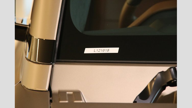 2025 New Land Rover Defender 110 Petra Copper P635 Petrol V8 Mild Hybrid OCTA OCTA