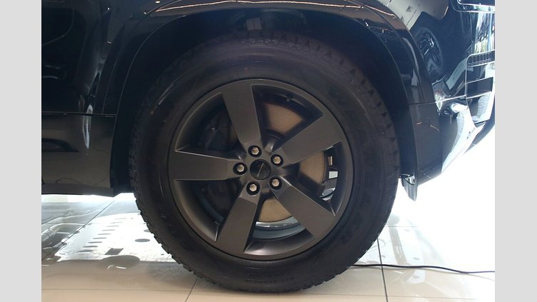 2025 New Land Rover Defender 110 Santorini Black P425 Petrol V8 X-Dynamic SE