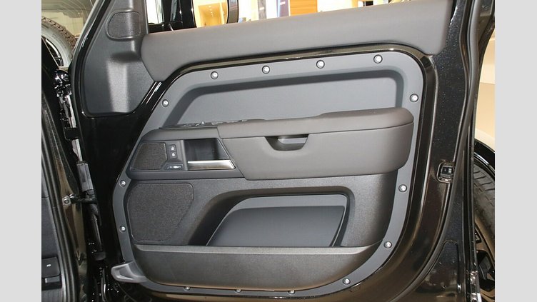2025 New Land Rover Defender 110 Santorini Black P425 Petrol V8 X-Dynamic SE