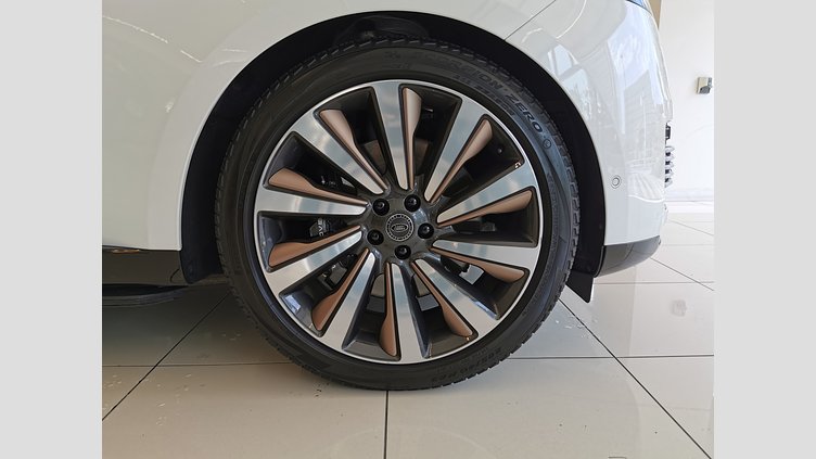 2022 認定中古車 Land Rover Range Rover アイシーホワイト - グロスフィニッシュ P530 AWD（AT） スタンダードホイールベース SV