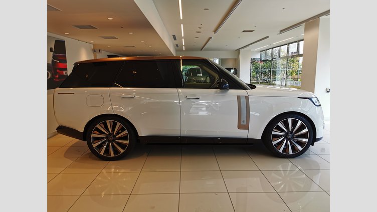 2022 認定中古車 Land Rover Range Rover アイシーホワイト - グロスフィニッシュ P530 AWD（AT） スタンダードホイールベース SV