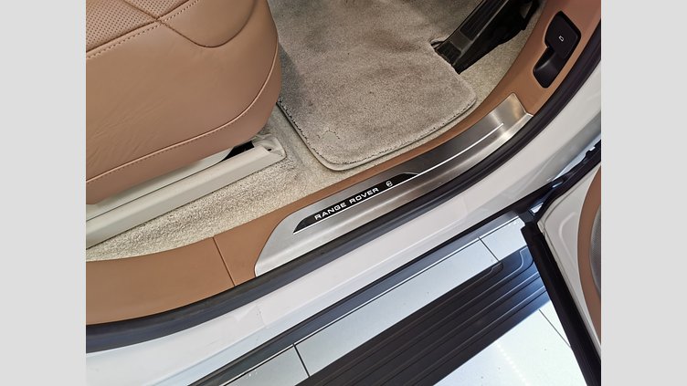 2022 認定中古車 Land Rover Range Rover アイシーホワイト - グロスフィニッシュ P530 AWD（AT） スタンダードホイールベース SV