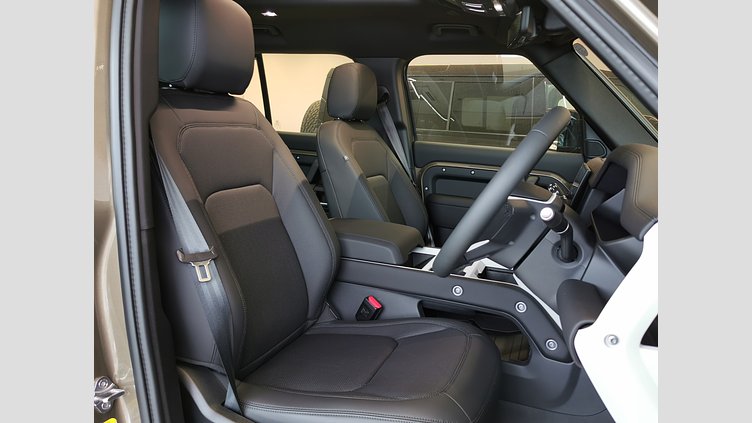 2024 認定中古車 Land Rover Defender 130 ゴンドワナストーン D350 ディーゼルマイルドハイブリッド X-Dynamic SE