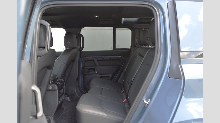 2025 認定中古車 Land Rover Defender 110 タスマンブルー P300 ガソリン X-Dynamic SE