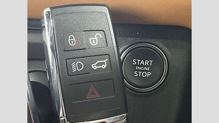 2024 認定中古車 Land Rover Defender 110 サントリーニブラック P525 AWD (AT) V8