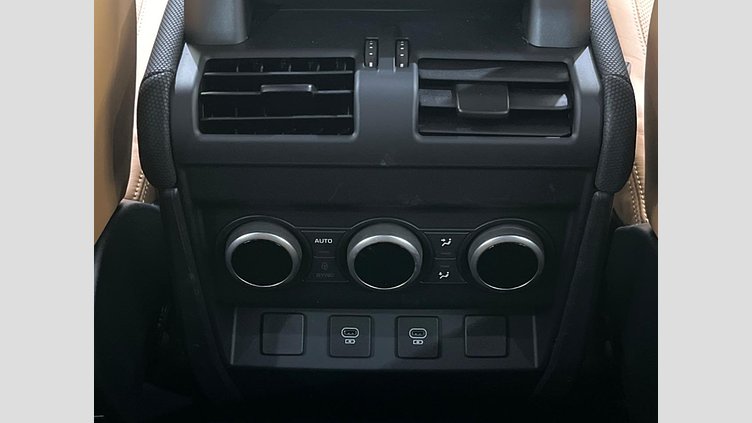 2024 認定中古車 Land Rover Defender 110 サントリーニブラック P525 AWD (AT) V8