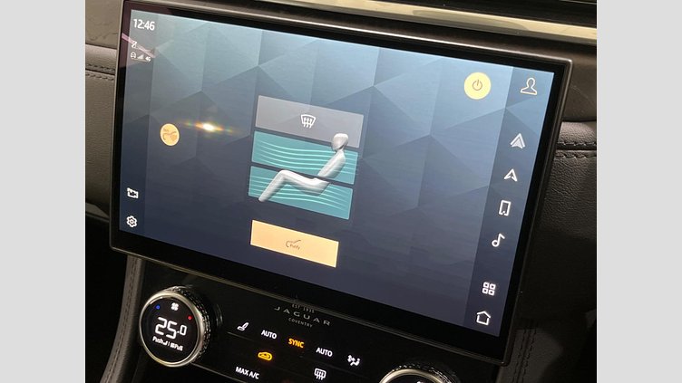 2021 認定中古車 Jaguar F-Pace ユーロンホワイト P250 AWD（オートマチック） S
