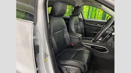 F-Pace 9