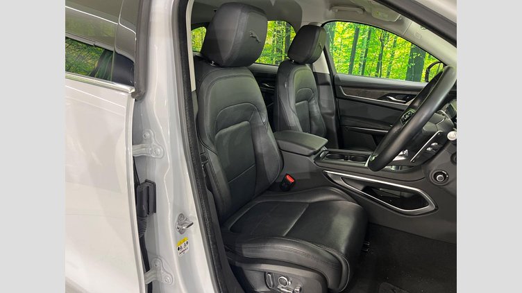 2021 認定中古車 Jaguar F-Pace ユーロンホワイト P250 AWD（オートマチック） S