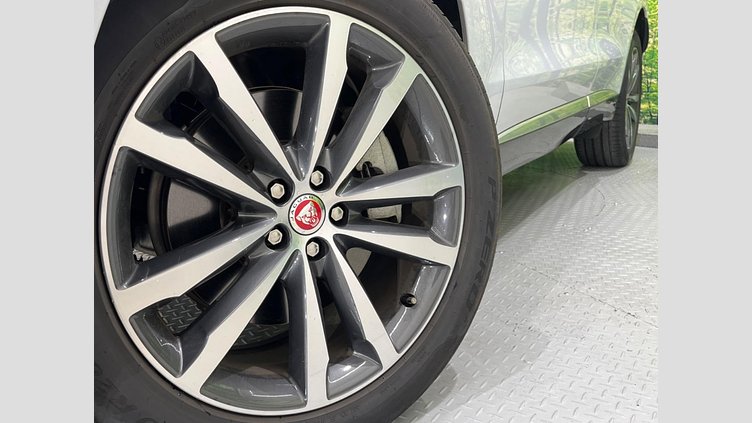 2021 認定中古車 Jaguar F-Pace ユーロンホワイト P250 AWD（オートマチック） S