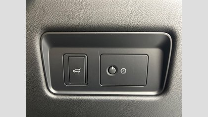 F-Pace 23