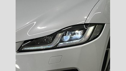 F-Pace 28