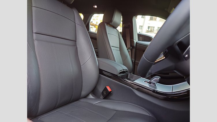 2024 認定中古車 Land Rover Range Rover Evoque カルパチアングレイ D200マイルドハイブリッド（ディーゼル） スタンダードホイールベース S