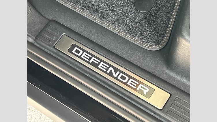 2023 認定中古車 Land Rover Defender 110 サントリーニブラック D300 AWD（AT） X