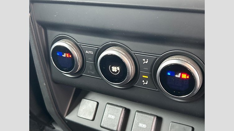 2023 認定中古車 Land Rover Defender 110 サントリーニブラック D300 AWD（AT） X