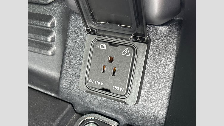 2023 認定中古車 Land Rover Defender 110 サントリーニブラック D300 AWD（AT） X