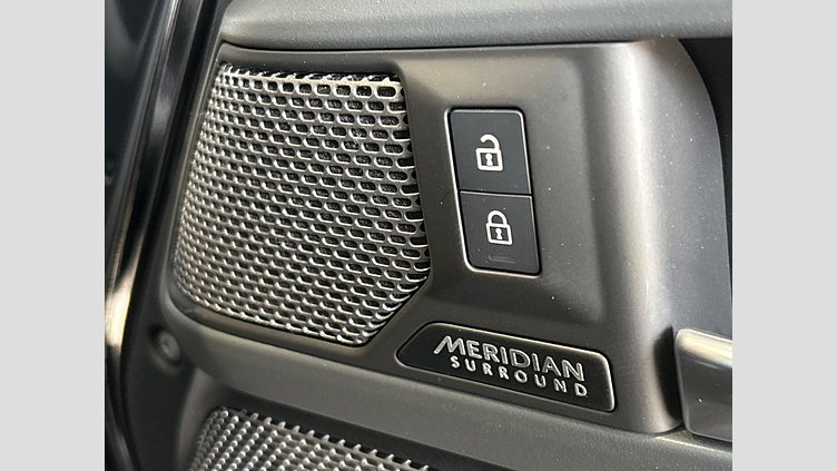 2023 認定中古車 Land Rover Defender 110 サントリーニブラック D300 AWD（AT） X