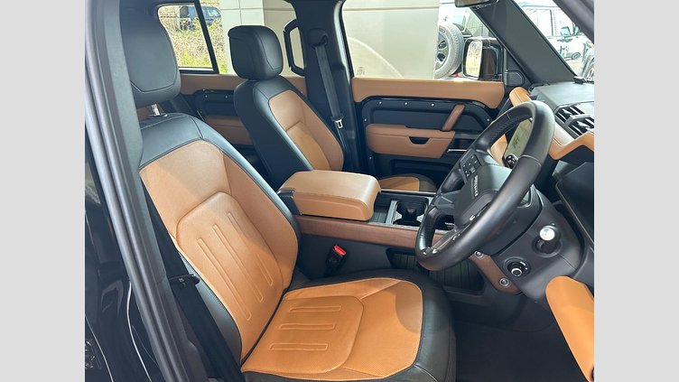 2023 認定中古車 Land Rover Defender 110 サントリーニブラック D300 AWD（AT） X