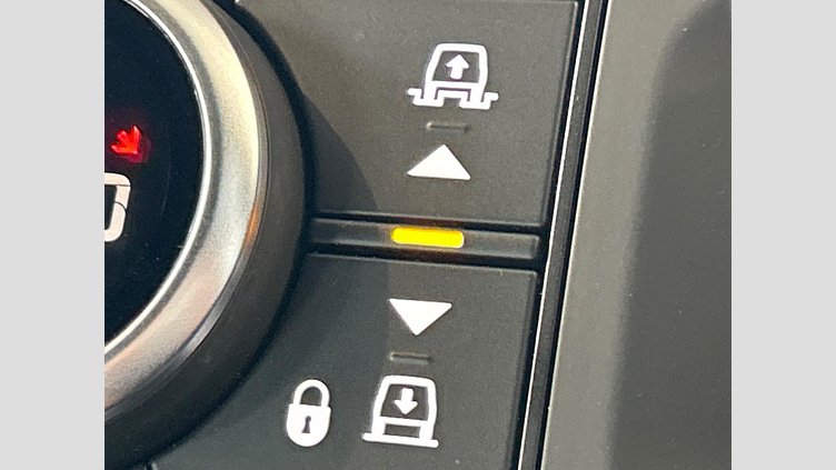 2023 認定中古車 Land Rover Defender 110 サントリーニブラック D300 AWD（AT） X