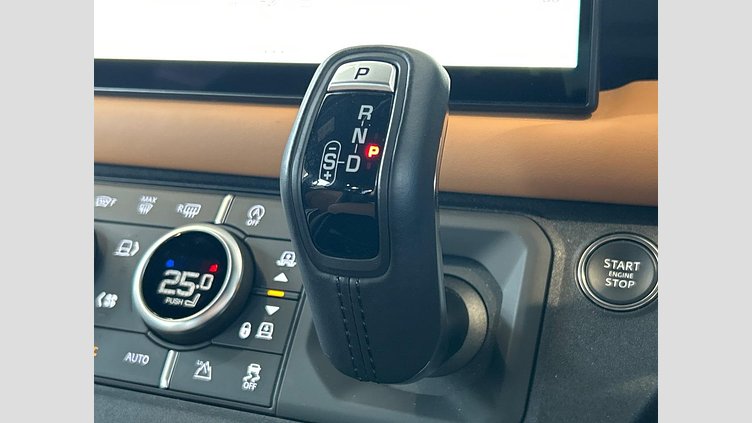 2023 認定中古車 Land Rover Defender 110 サントリーニブラック D300 AWD（AT） X