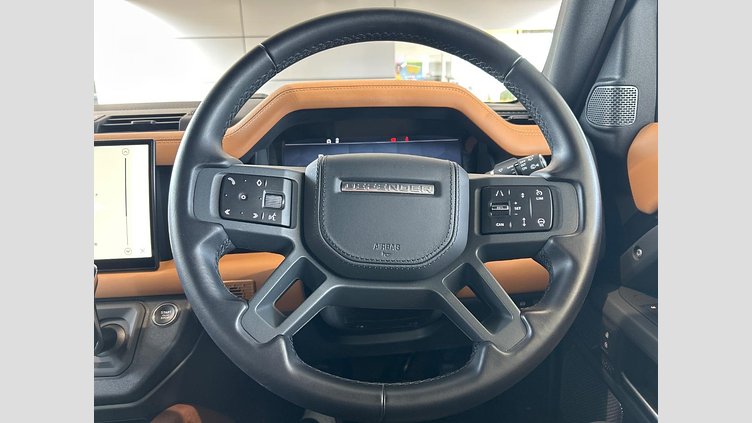 2023 認定中古車 Land Rover Defender 110 サントリーニブラック D300 AWD（AT） X