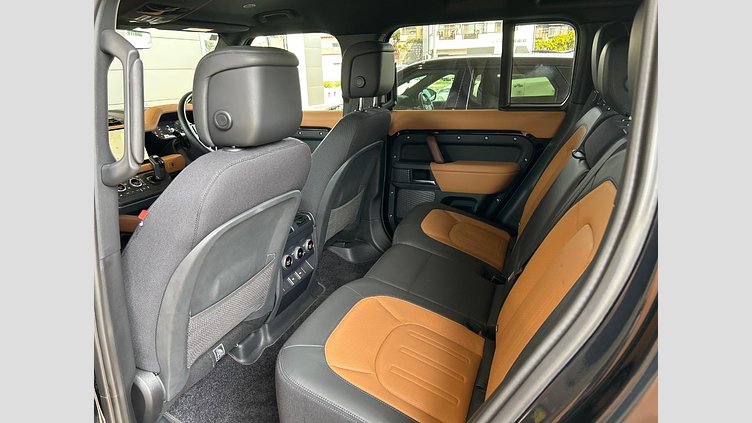 2023 認定中古車 Land Rover Defender 110 サントリーニブラック D300 AWD（AT） X