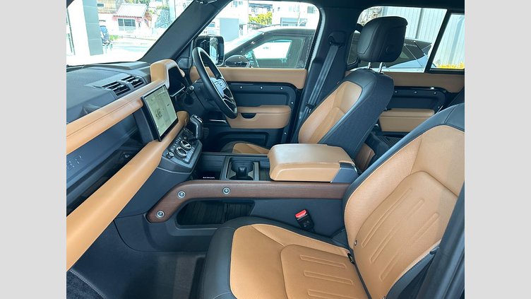 2023 認定中古車 Land Rover Defender 110 サントリーニブラック D300 AWD（AT） X