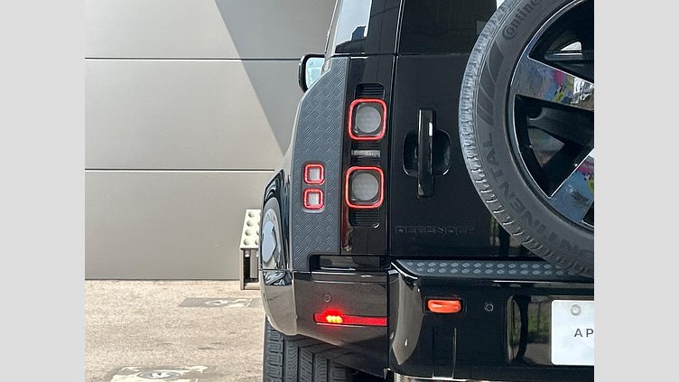 2023 認定中古車 Land Rover Defender 110 サントリーニブラック D300 AWD（AT） X