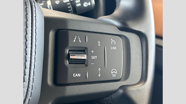 2023 認定中古車 Land Rover Defender 110 サントリーニブラック D300 AWD（AT） X