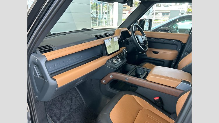 2023 認定中古車 Land Rover Defender 110 サントリーニブラック D300 AWD（AT） X