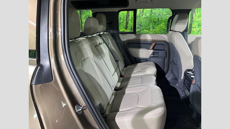 2024 認定中古車 Land Rover Defender 110 ゴンドワナストーン D300 AWD（AT） S