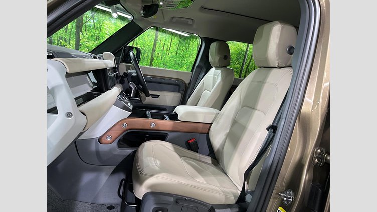 2024 認定中古車 Land Rover Defender 110 ゴンドワナストーン D300 AWD（AT） S