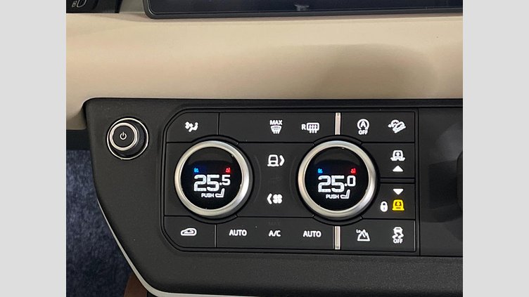 2024 認定中古車 Land Rover Defender 110 ゴンドワナストーン D300 AWD（AT） S