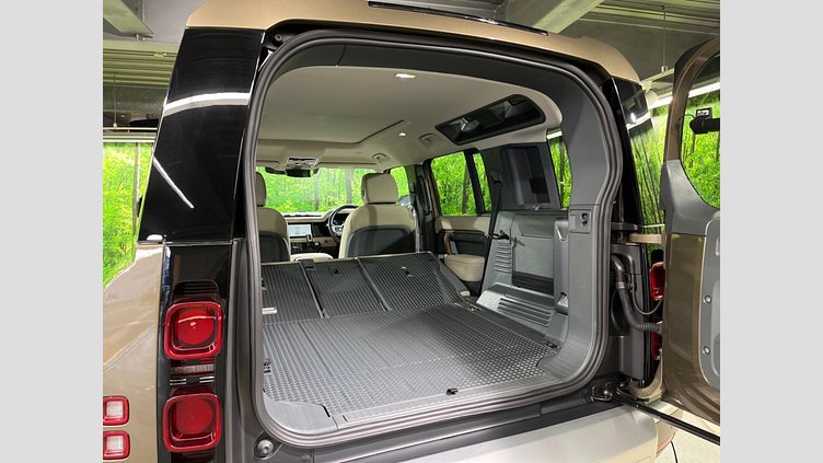 2024 認定中古車 Land Rover Defender 110 ゴンドワナストーン D300 AWD（AT） S