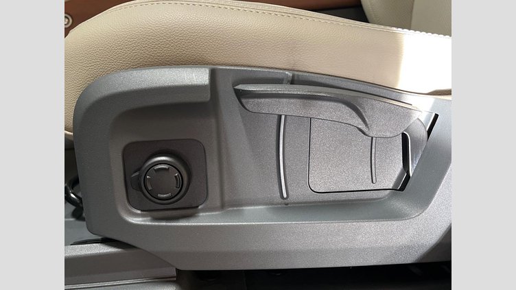 2024 認定中古車 Land Rover Defender 110 ゴンドワナストーン D300 AWD（AT） S