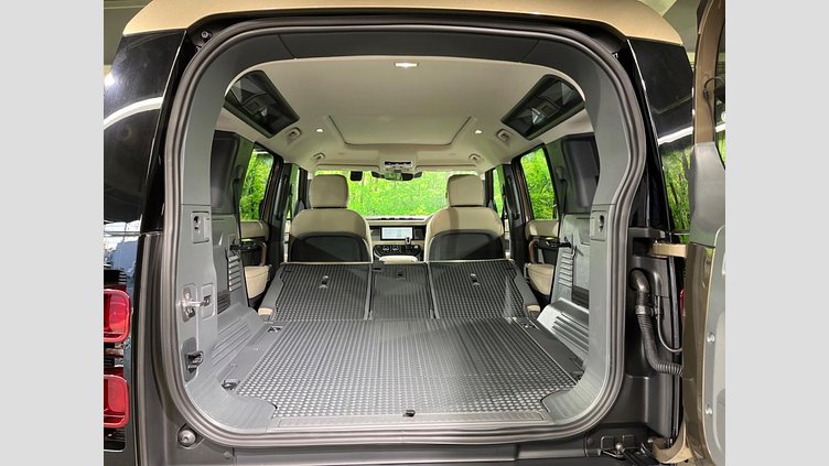 2024 認定中古車 Land Rover Defender 110 ゴンドワナストーン D300 AWD（AT） S