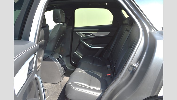 2023 認定中古車 Jaguar F-Pace オストゥーニパールホワイト D204 AWD（オートマチック）MHEV R-DYNAMIC SE