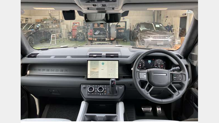 2024 認定中古車 Land Rover Defender 130 パンゲアグリーン D350 ディーゼルマイルドハイブリッド X