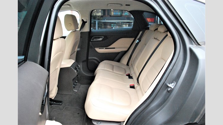 2019 認定中古車 Jaguar F-Pace Santorini Black 2.0 litre i4D Diesel prestige