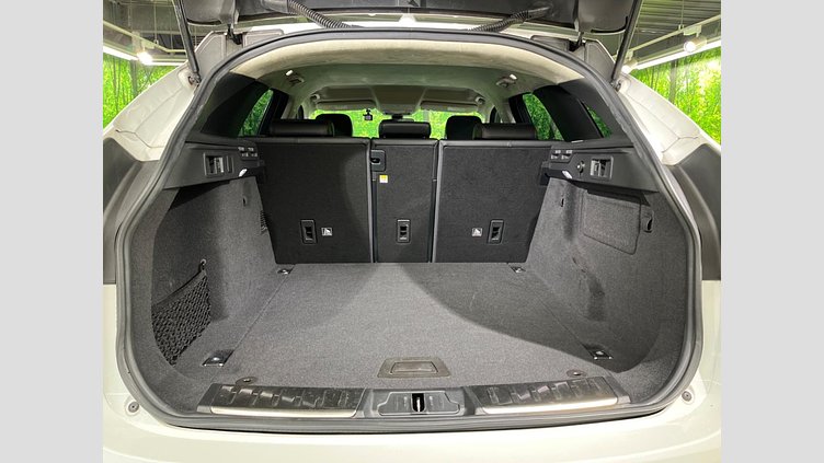 2019 認定中古車 Jaguar F-Pace Fuji White 2.0 litre i4D Diesel プレステージ