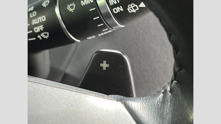 2019 認定中古車 Jaguar F-Pace Fuji White 2.0 litre i4D Diesel プレステージ