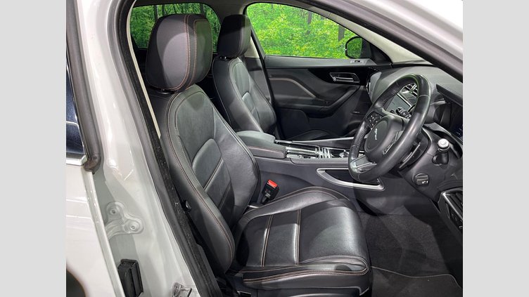 2019 認定中古車 Jaguar F-Pace Fuji White 2.0 litre i4D Diesel プレステージ