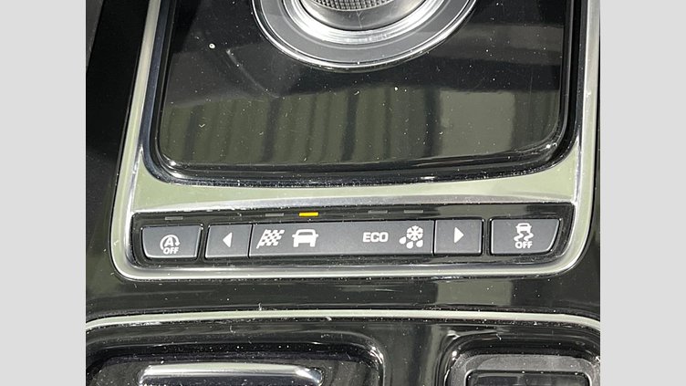 2019 認定中古車 Jaguar F-Pace Fuji White 2.0 litre i4D Diesel プレステージ