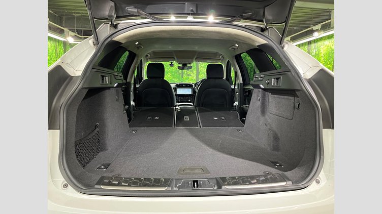 2019 認定中古車 Jaguar F-Pace Fuji White 2.0 litre i4D Diesel プレステージ