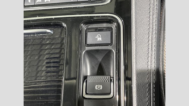 2019 認定中古車 Jaguar F-Pace Fuji White 2.0 litre i4D Diesel プレステージ