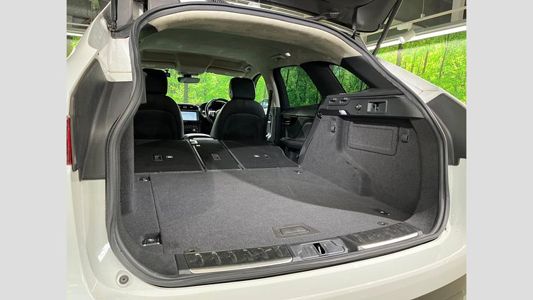 2019 認定中古車 Jaguar F-Pace Fuji White 2.0 litre i4D Diesel プレステージ