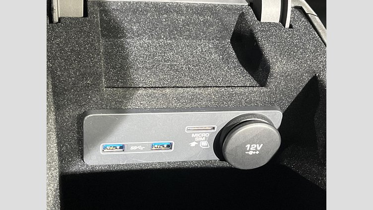 2019 認定中古車 Jaguar F-Pace Fuji White 2.0 litre i4D Diesel プレステージ